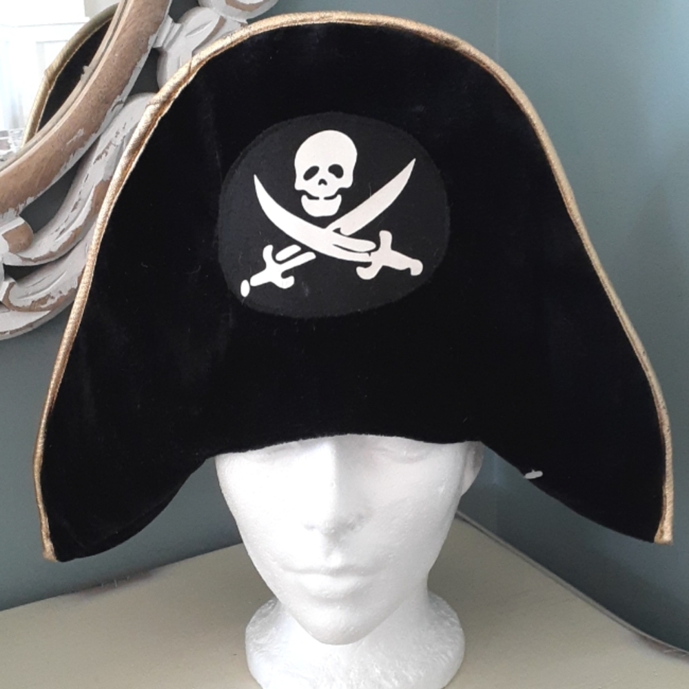 Black velvet Pirate's Hat 🍂